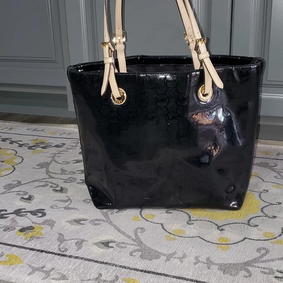Michael Kors Black Patent Tote and Estee Lauder Bag⚜️🖤⚜️ - Picture 10 of 13